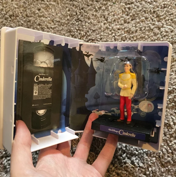 Disney Cinderella VHS Case Collectible Figurine Special Edition - Picture 2 of 3